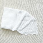 Toquilla Inglesa Blanca Calado Rosetas - Imagen 3